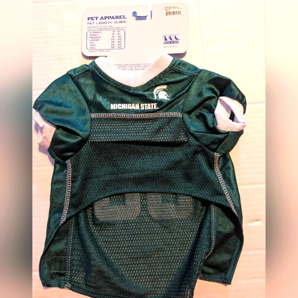 Pet Apparel Michigan State Spartans Size Medium BNWT